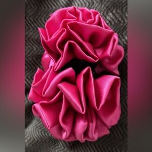 Handma pink satin ruffle flow bow hair clip  Sz XL